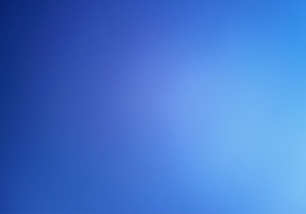 Einheitlicher, leicht strukturierter Farbverlauf in kräftigem Mittelblau, gleichmäßig ausgeleuchtet.